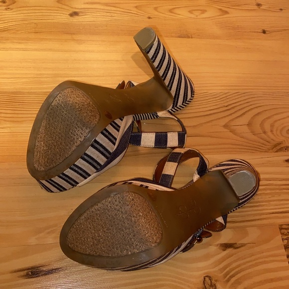 Jessica Simpson Striped Platform Heels - Picture 2 of 2